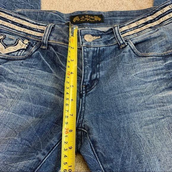 Women's Blue Jeans with Embellished Pockets - Picture 12 of 14